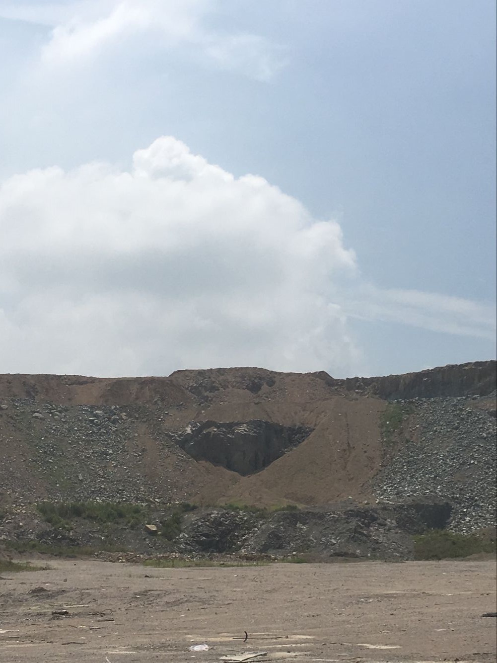 宁波市大榭开发区龙山村涂毛洞山建筑用石料矿委托开采工程